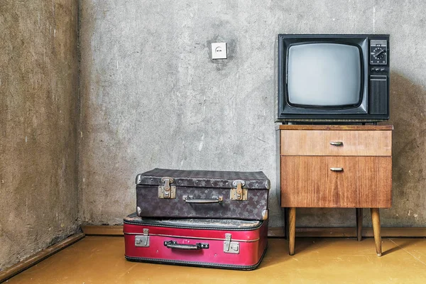 Old room. retro tv and old suitcases — Stock Photo, Image