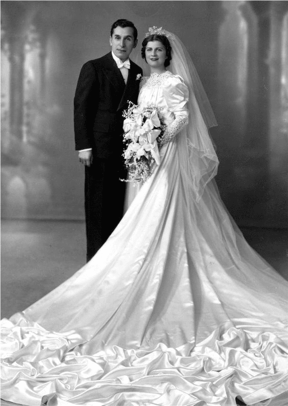 Iconic Elements of 1950s Wedding Dress Design Photo