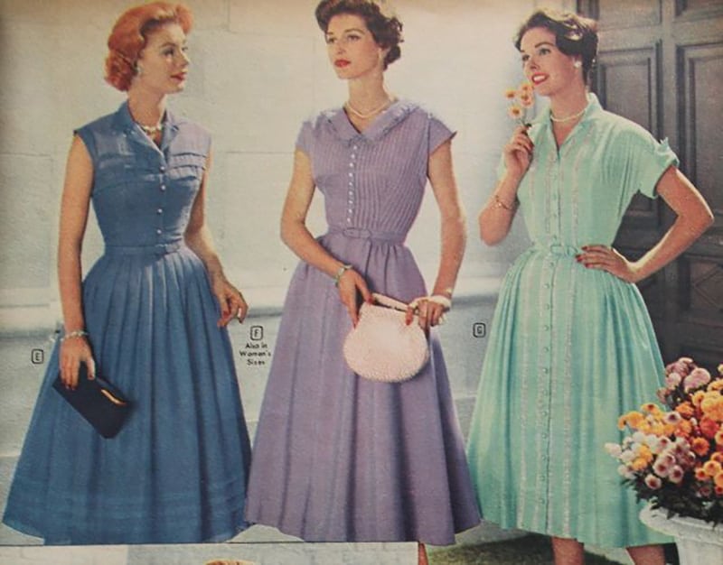 1950s Evening Dresses & Ball Gowns Photo