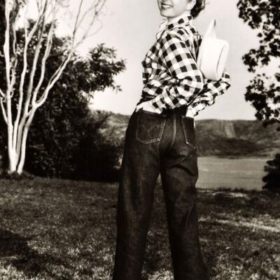 50s Outfits for Ladies with Jeans – Vintage Looks That Define Timeless Style Photo