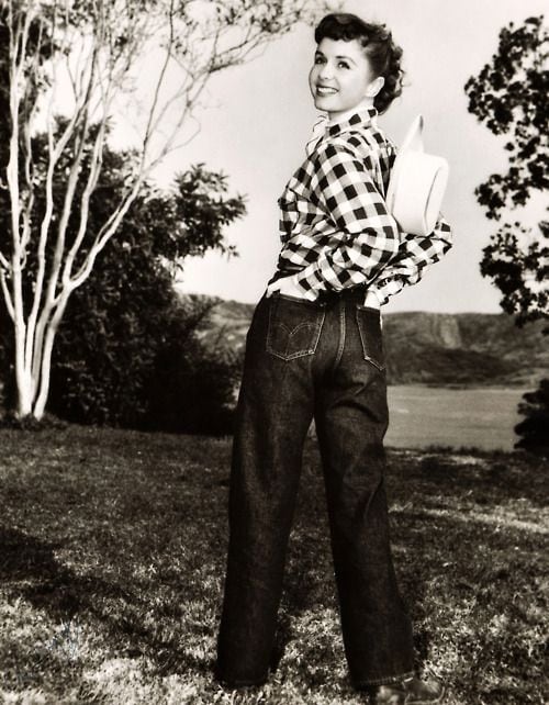 50s Outfits for Ladies with Jeans – Vintage Looks That Define Timeless Style 50s Outfits for Ladies with Jeans – Vintage Looks That Define Timeless Style Photo