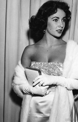 Channel Your Inner Icon: Top Old Hollywood Dress Ideas Photo