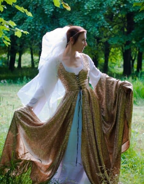 Women's Guide to Dressing Like a Renaissance Queen Photo