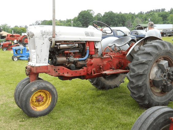 Top 5 Reasons to Own a 1950s Ford Tractor Photo