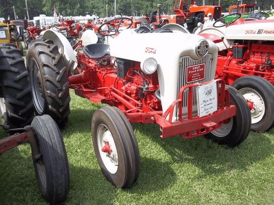 Top 5 Reasons to Own a 1950s Ford Tractor Photo