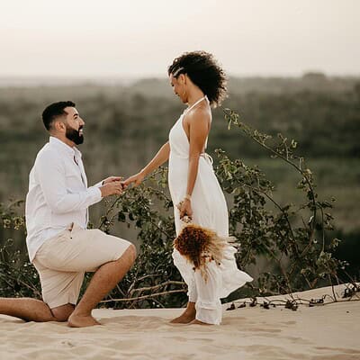Classic Romantic Gestures That Still Make Her Say Yes Photo